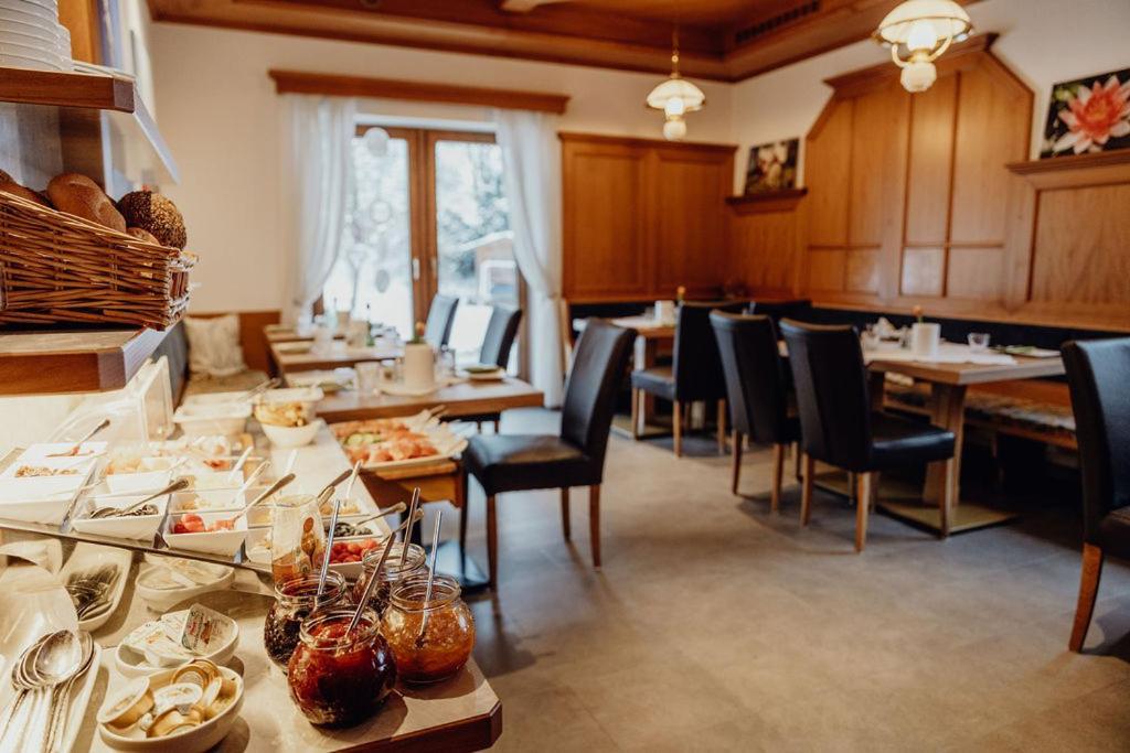 Dorfcafe Unken Hotelpension Swirtshaus Im Dorf Екстер'єр фото