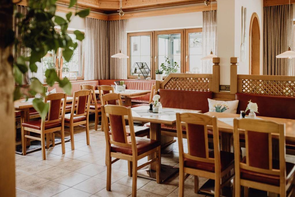 Dorfcafe Unken Hotelpension Swirtshaus Im Dorf Екстер'єр фото