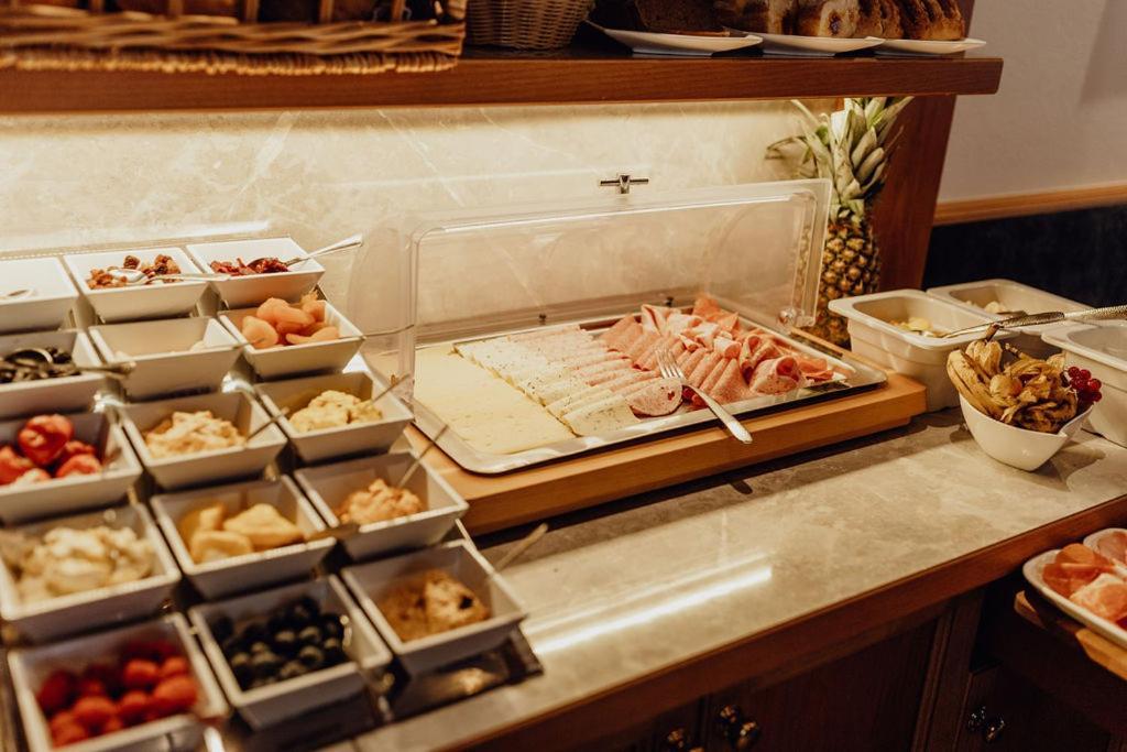 Dorfcafe Unken Hotelpension Swirtshaus Im Dorf Екстер'єр фото